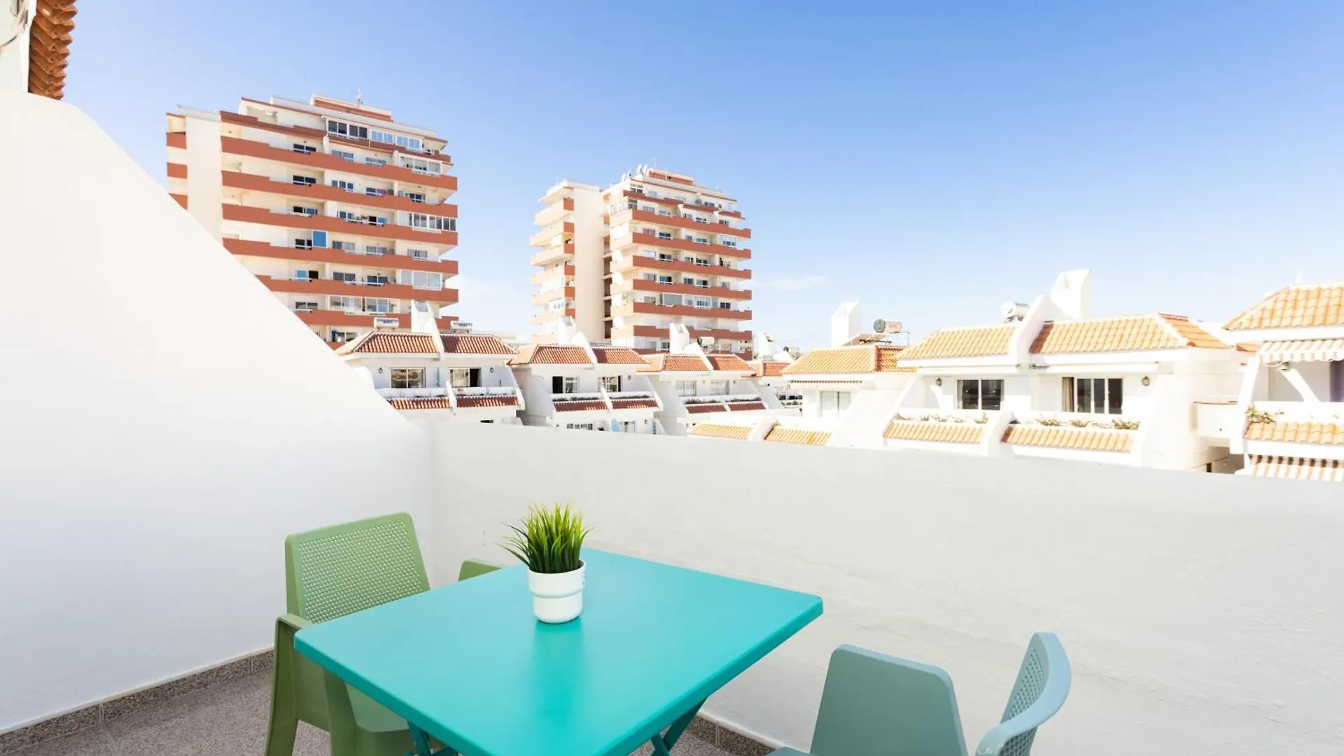 Home2Book Surf Vibes Apt Las Americas, Pool Playa de las Americas  0*, Playa de las Americas (Tenerife)